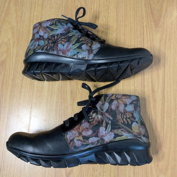 Naot Polaris Floral Leather Side Zip Ankle Boot Sneaker Size 40 US 9 - Picture 7 of 10